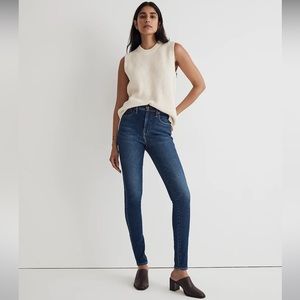 Madewell 10” high rise skinny Dark Denim Jeans with Raw hem size 25